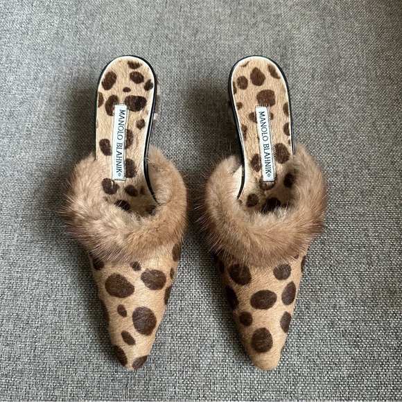 Vintage Manolo Blahnik pony hair fur trim heels - Picture 2 of 7